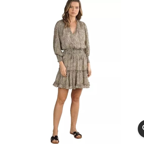 Elegant Black Long Sleeve Dress with Lace Details - Picture 3 of 13